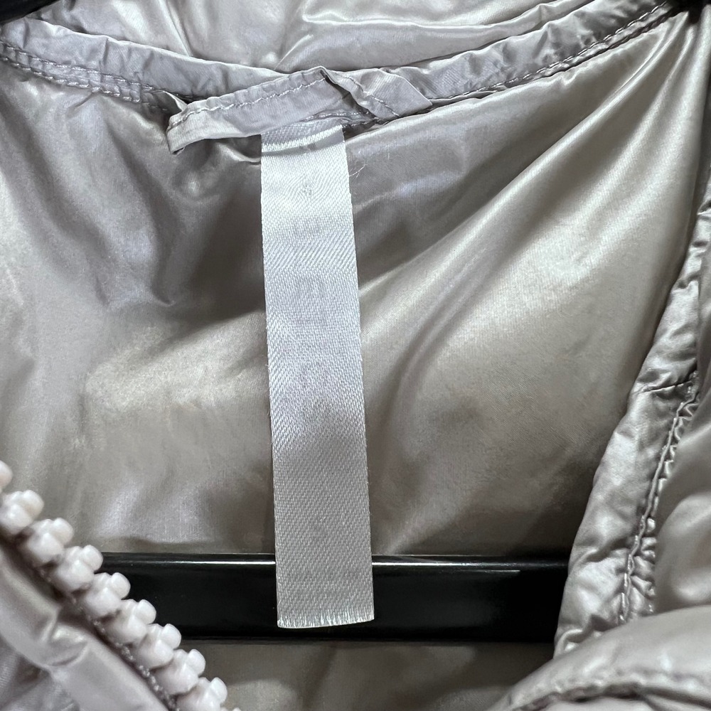 Fabletics Puffer Vest Lightweight Quilted Full Zip Sleeveless Layer size small - Picture 4 of 8